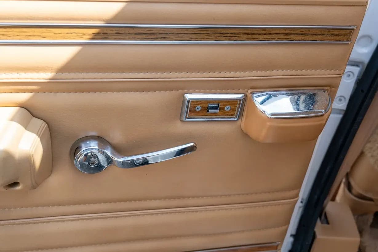 1987 Jeep Grand Wagoneer, view