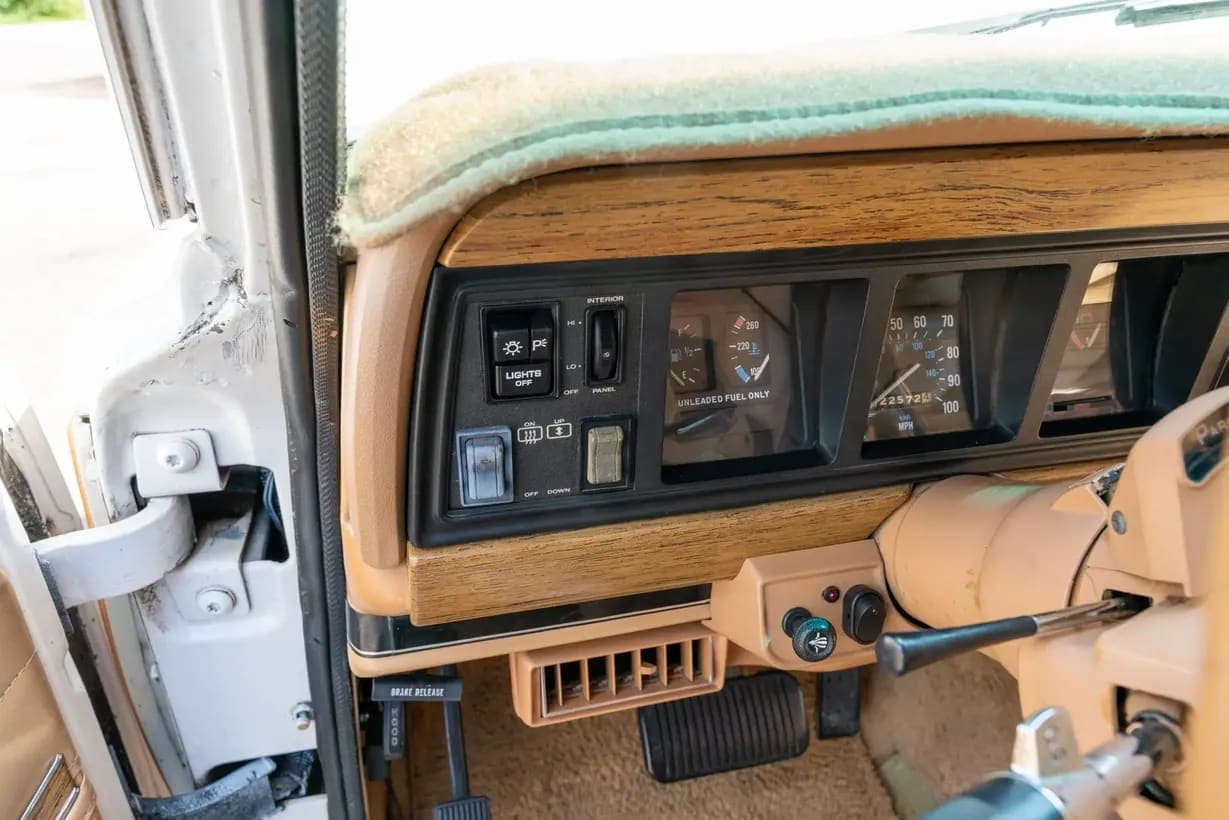1987 Jeep Grand Wagoneer, view
