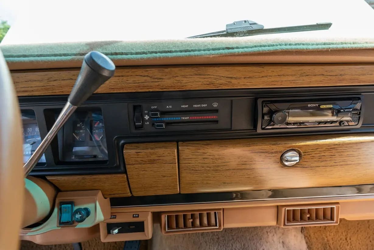 1987 Jeep Grand Wagoneer, view