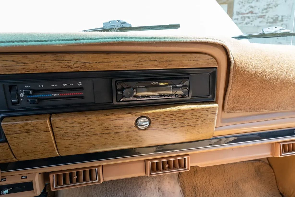 1987 Jeep Grand Wagoneer, view