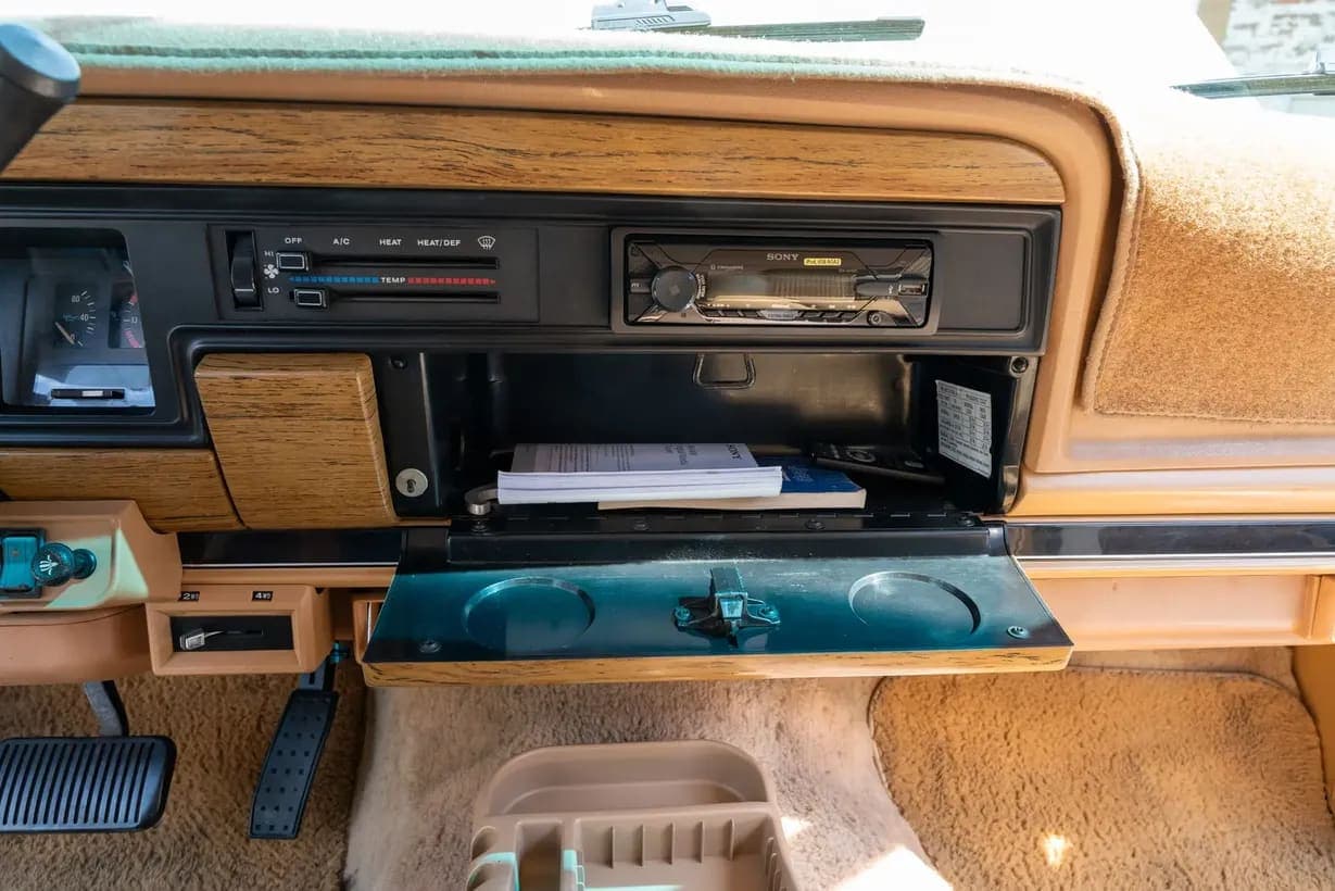 1987 Jeep Grand Wagoneer, view