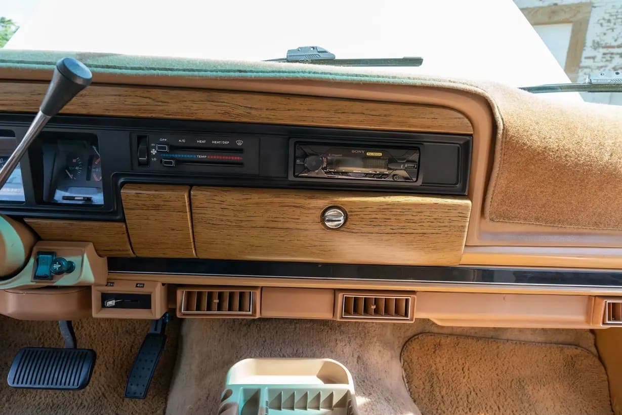 1987 Jeep Grand Wagoneer, view