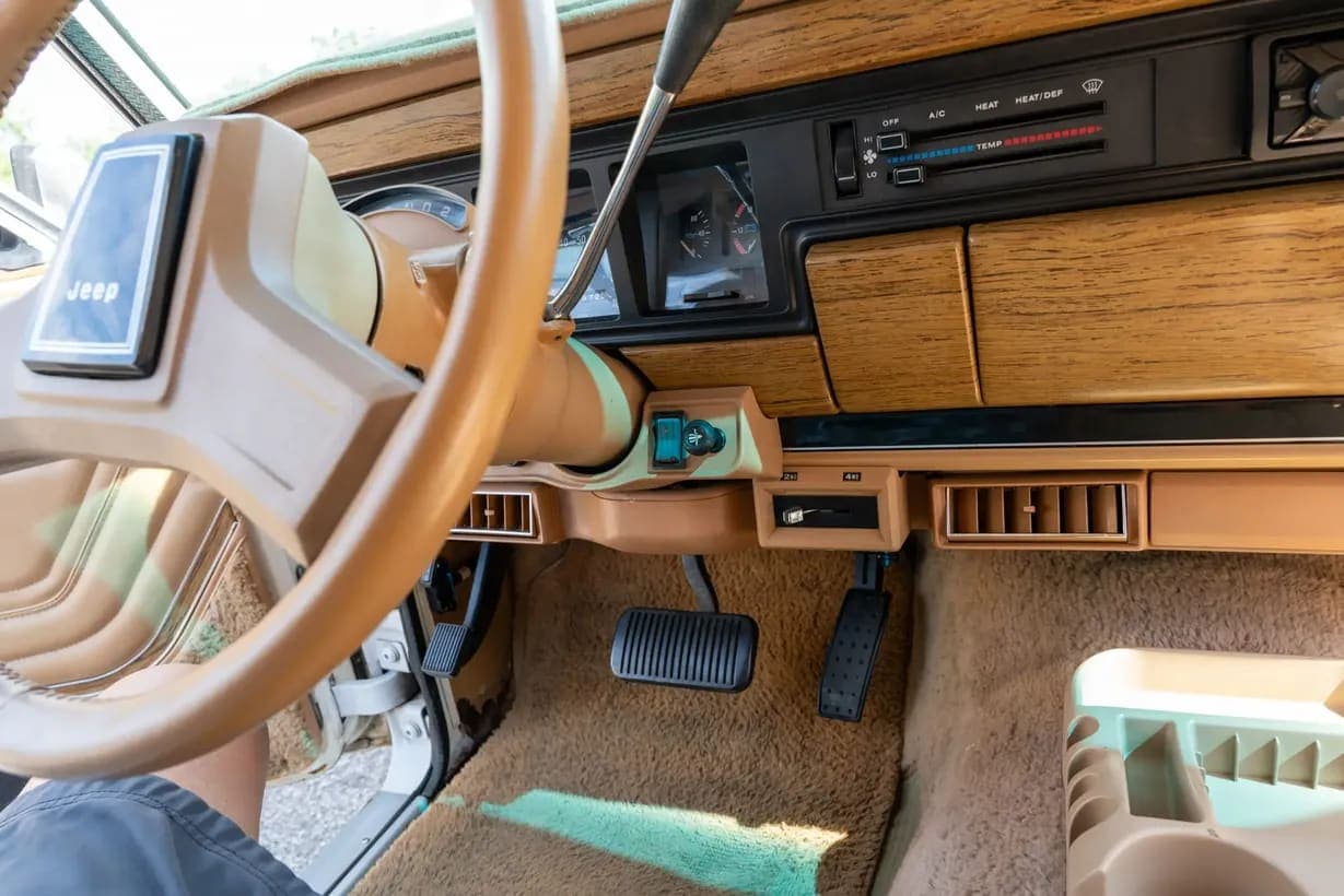 1987 Jeep Grand Wagoneer, view
