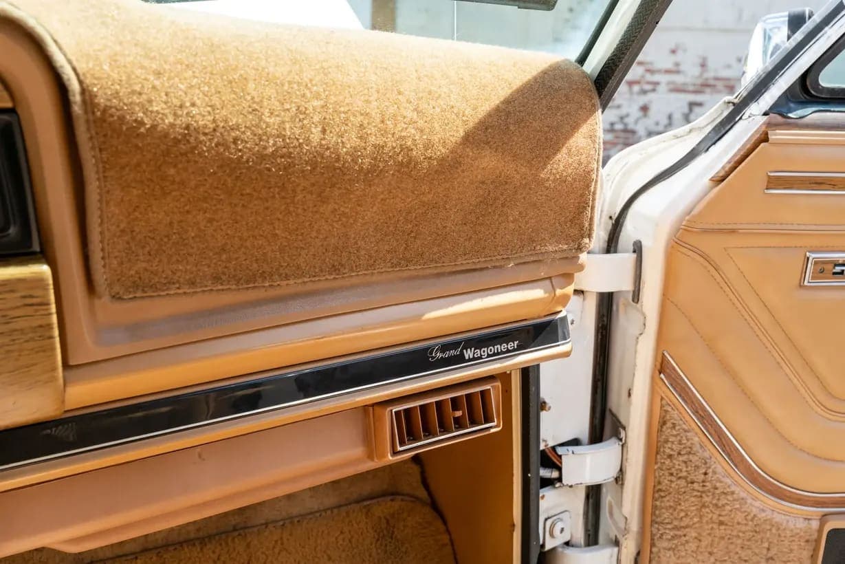 1987 Jeep Grand Wagoneer, view