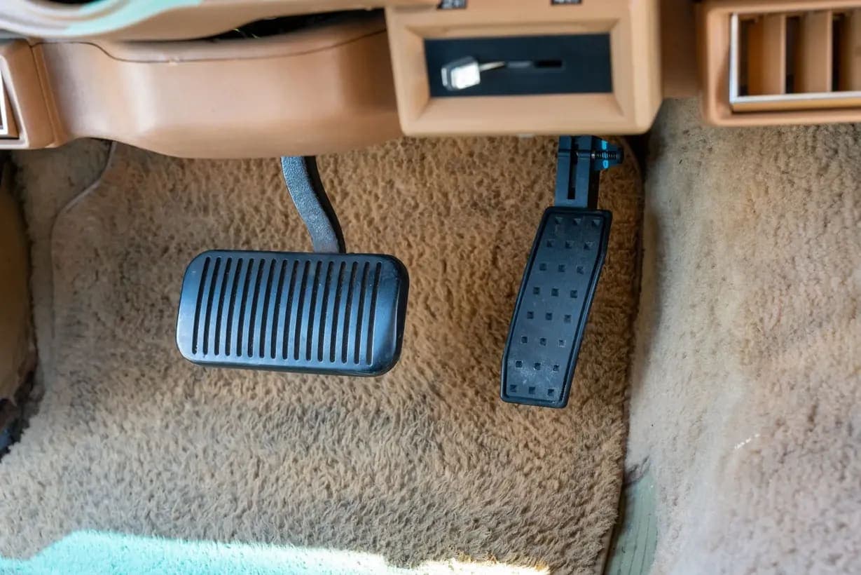 1987 Jeep Grand Wagoneer, view