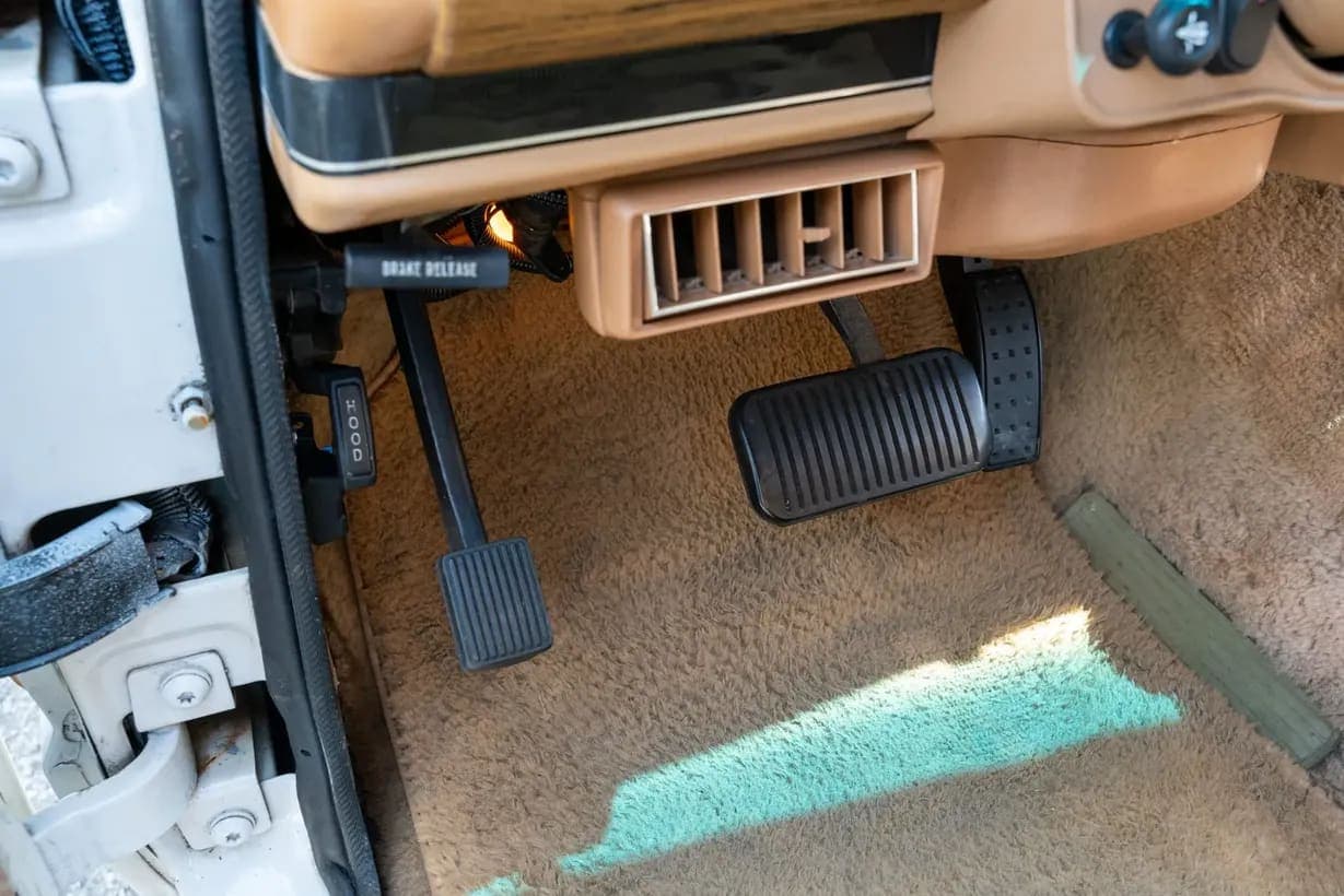 1987 Jeep Grand Wagoneer, view
