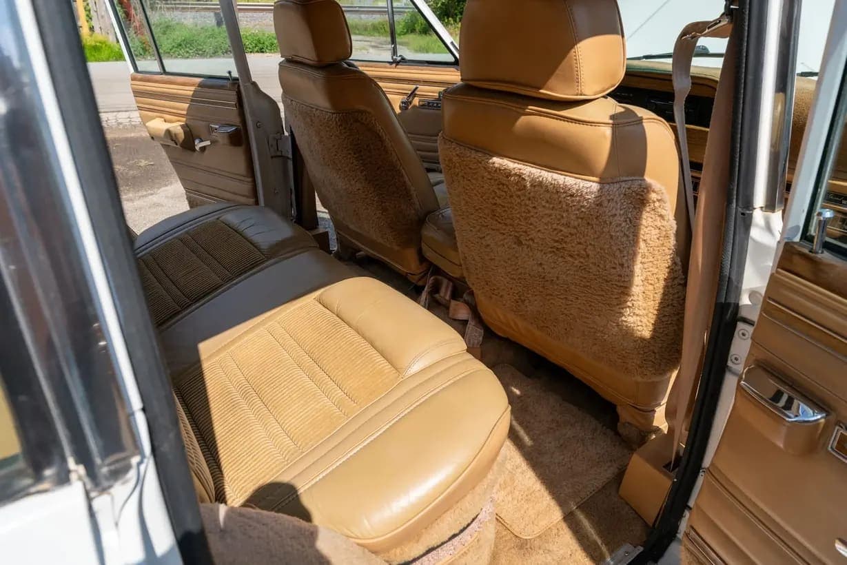 1987 Jeep Grand Wagoneer, view