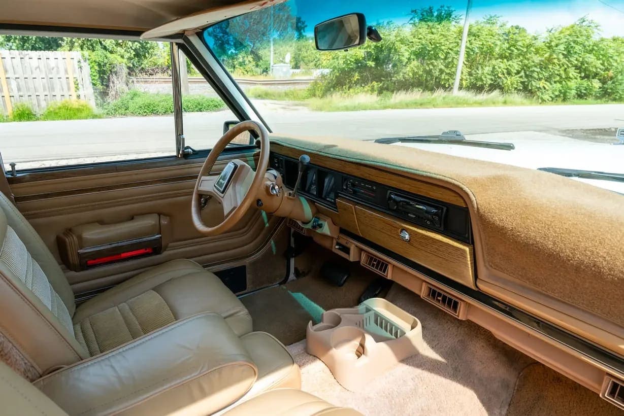 1987 Jeep Grand Wagoneer, view