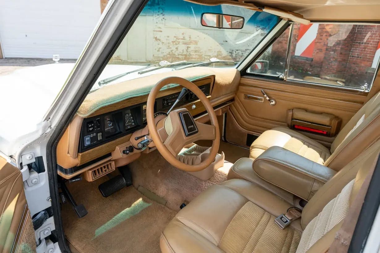 1987 Jeep Grand Wagoneer, view
