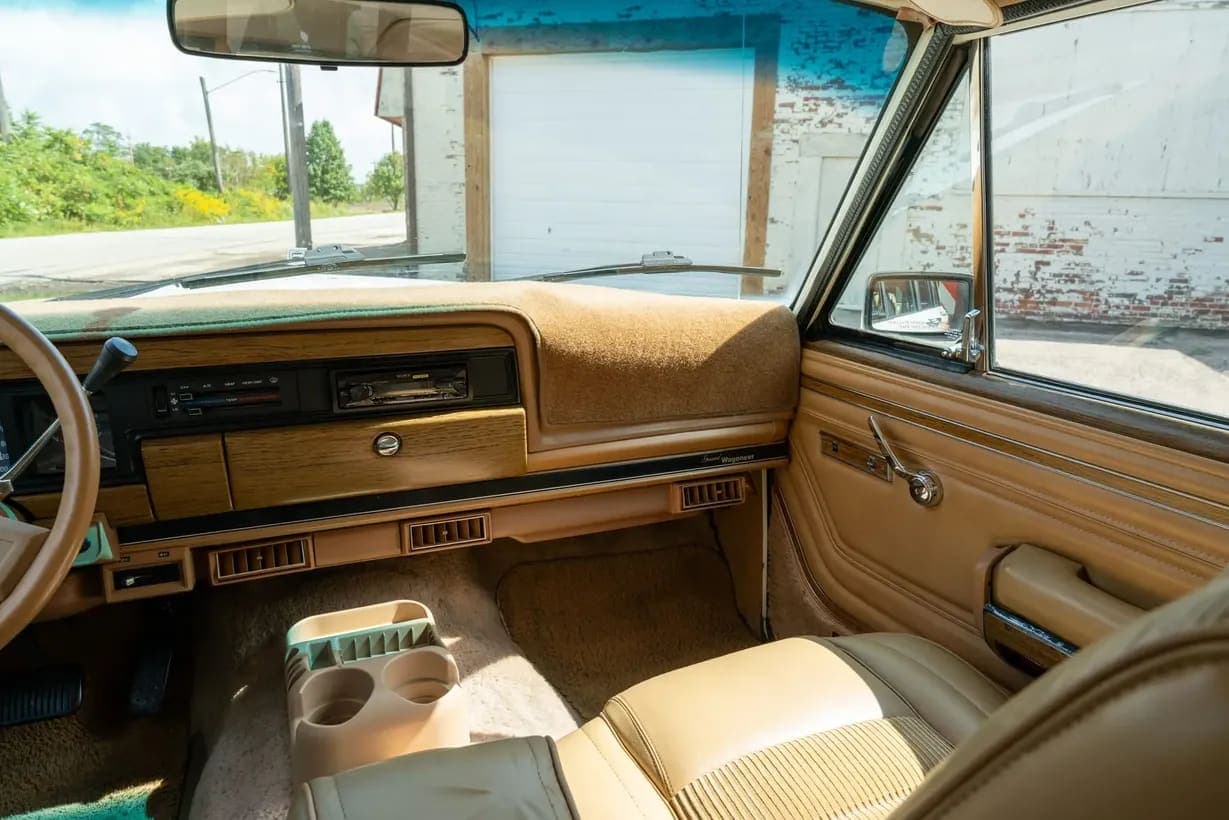 1987 Jeep Grand Wagoneer, view