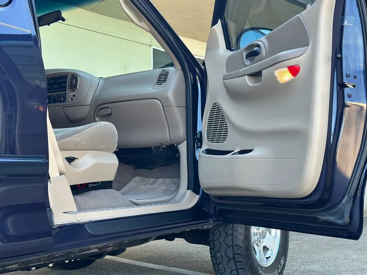 2000 Ford F-150 XLT SuperCab, view