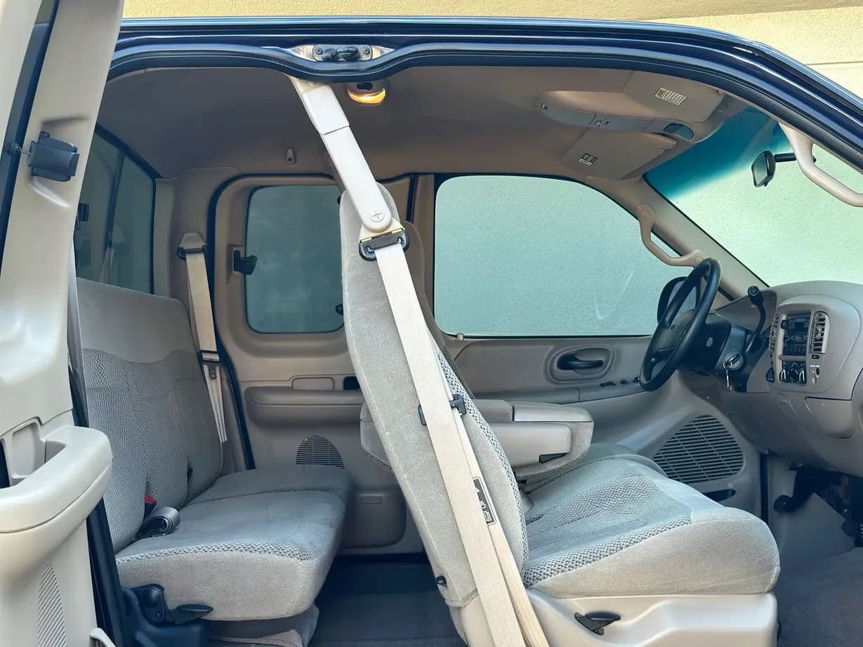 2000 Ford F-150 XLT SuperCab, view