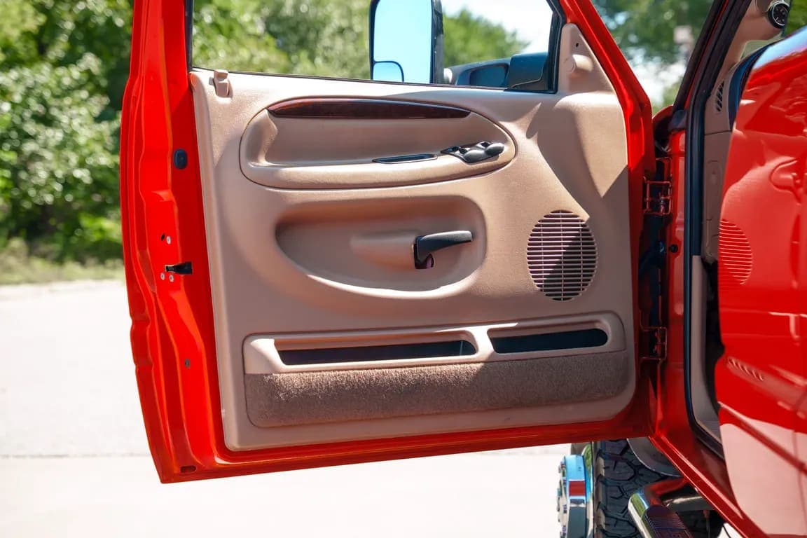 2001 Dodge Ram 3500, view