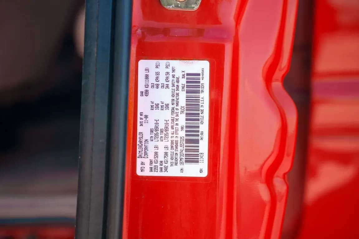 2001 Dodge Ram 3500, view
