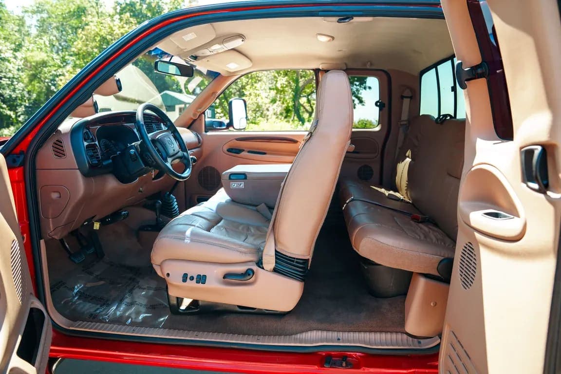 2001 Dodge Ram 3500, view