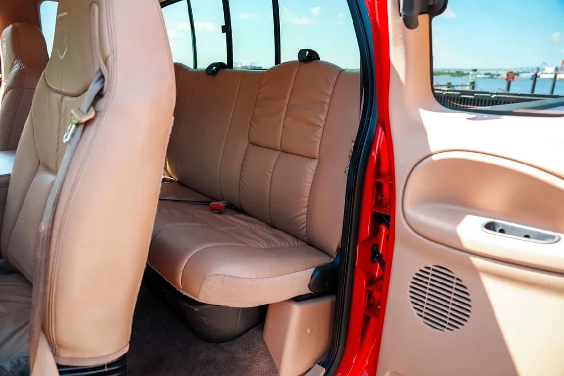 2001 Dodge Ram 3500, view