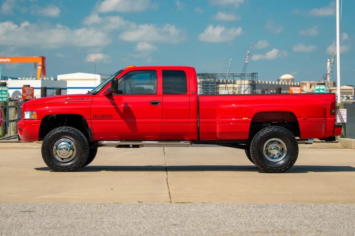 2001 Dodge Ram 3500, view
