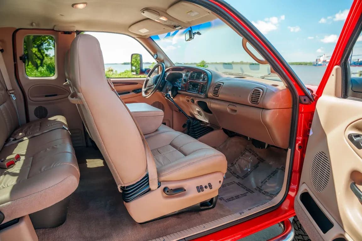 2001 Dodge Ram 3500, view