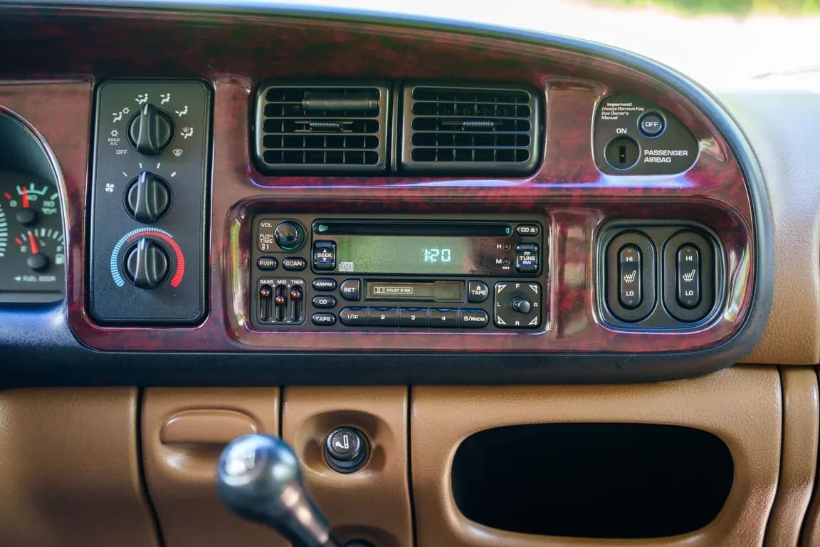 2001 Dodge Ram 3500, view