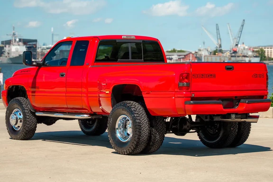2001 Dodge Ram 3500, view
