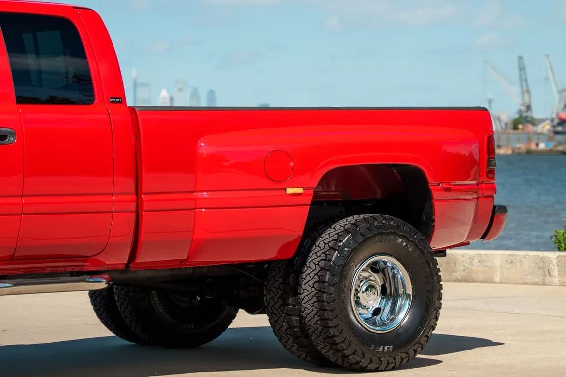 2001 Dodge Ram 3500, view