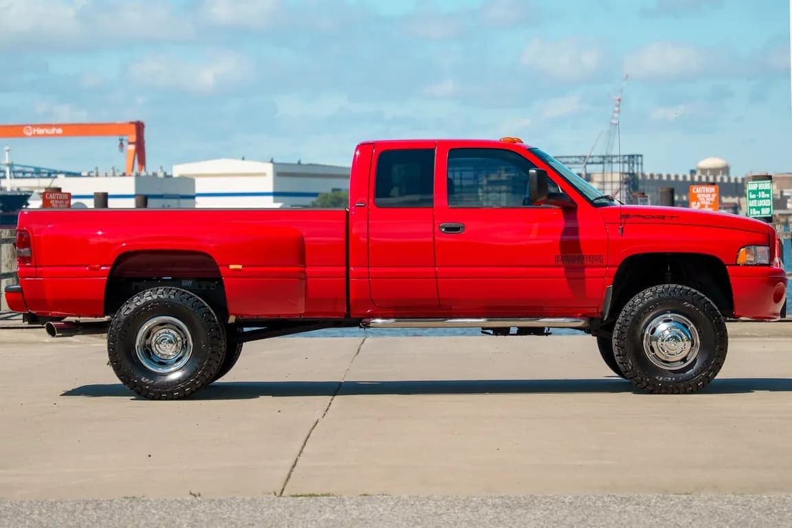2001 Dodge Ram 3500, view