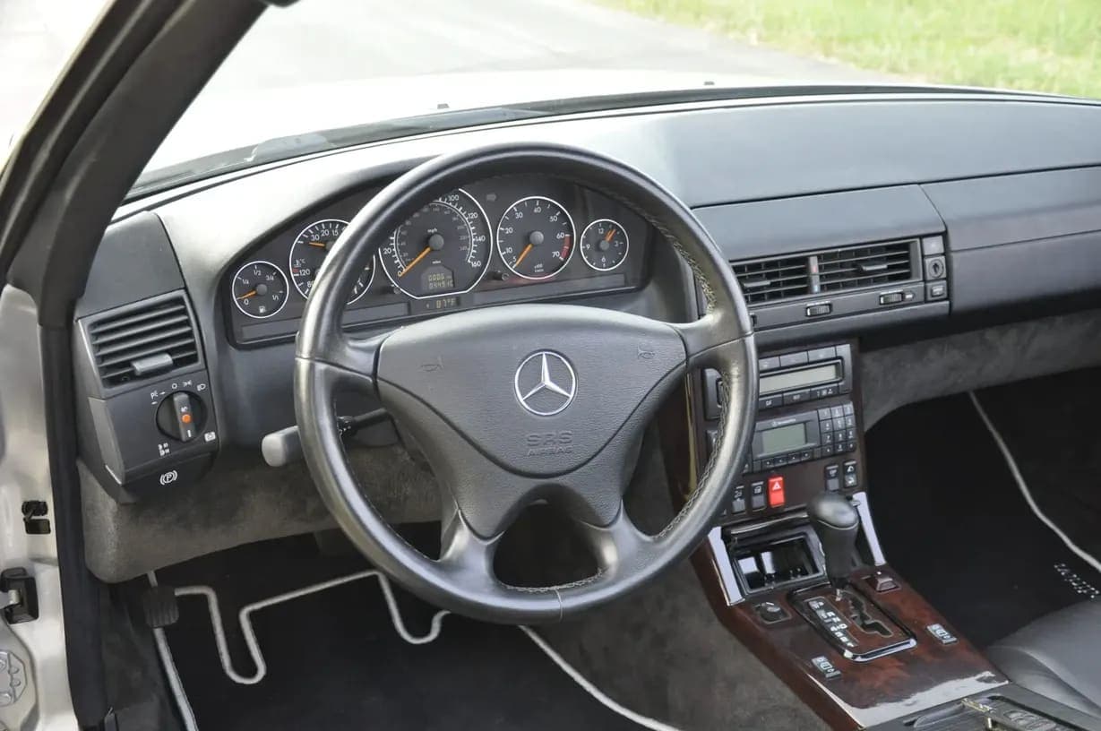 2001 Mercedes-Benz SL500, view