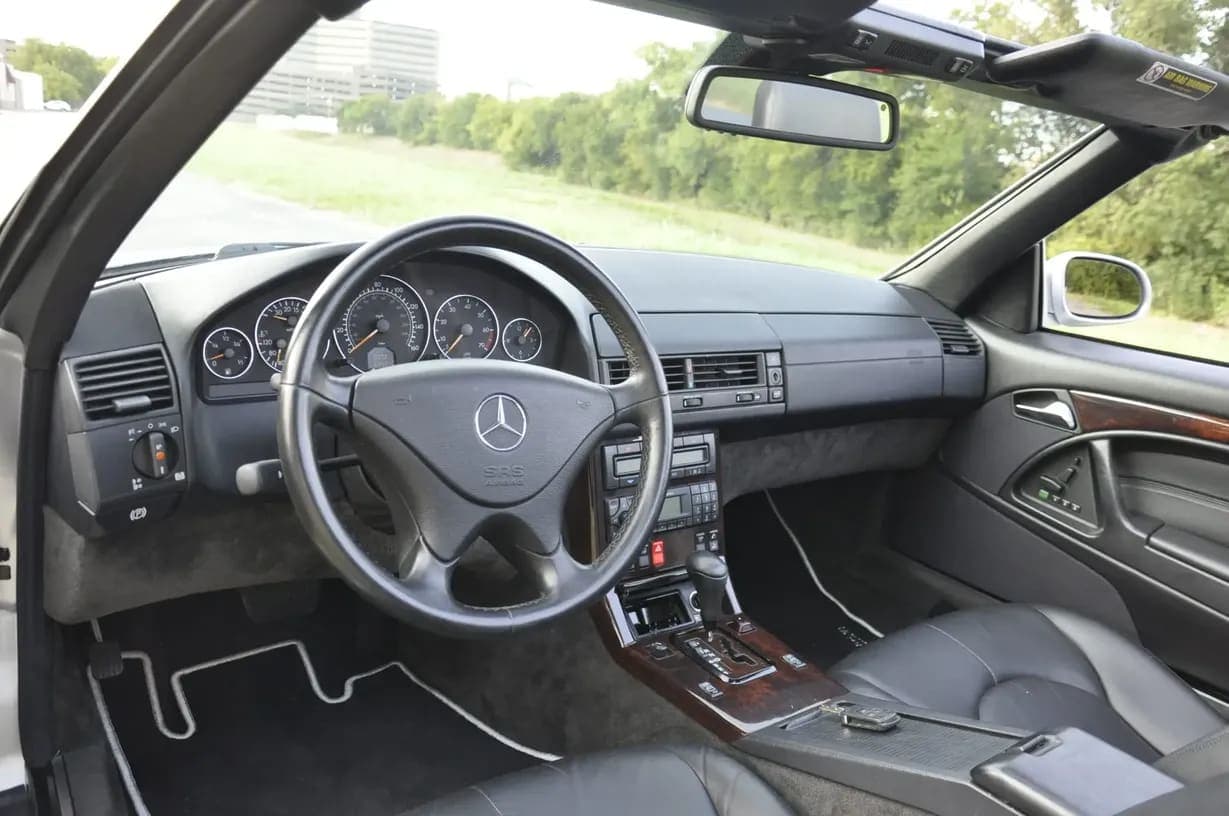2001 Mercedes-Benz SL500, view