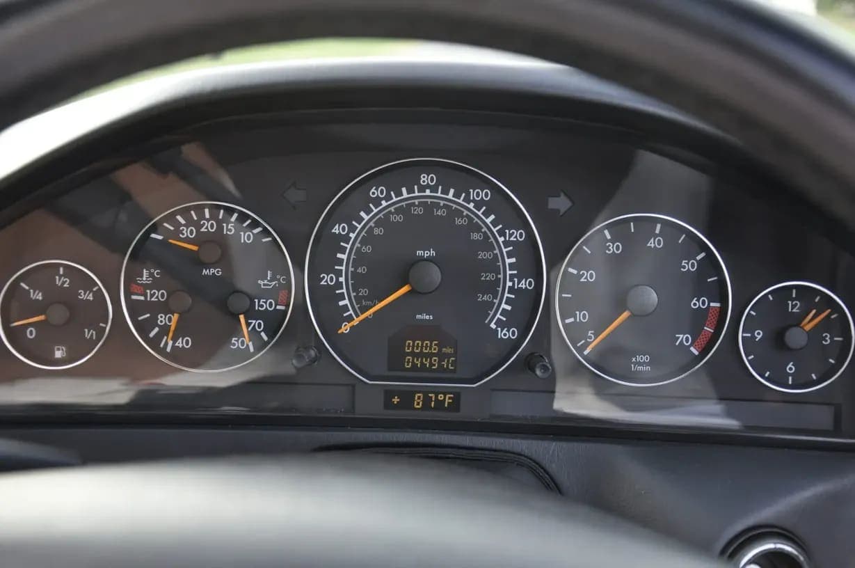 2001 Mercedes-Benz SL500, view