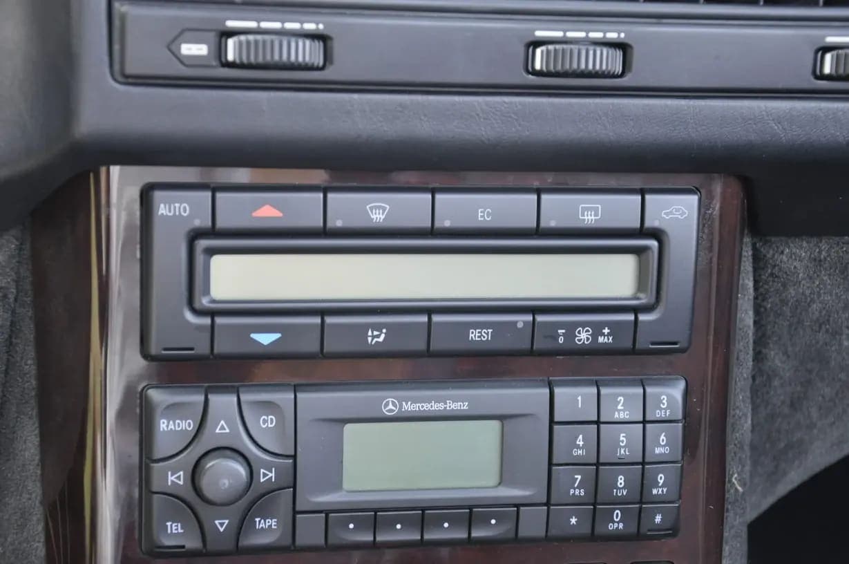 2001 Mercedes-Benz SL500, view