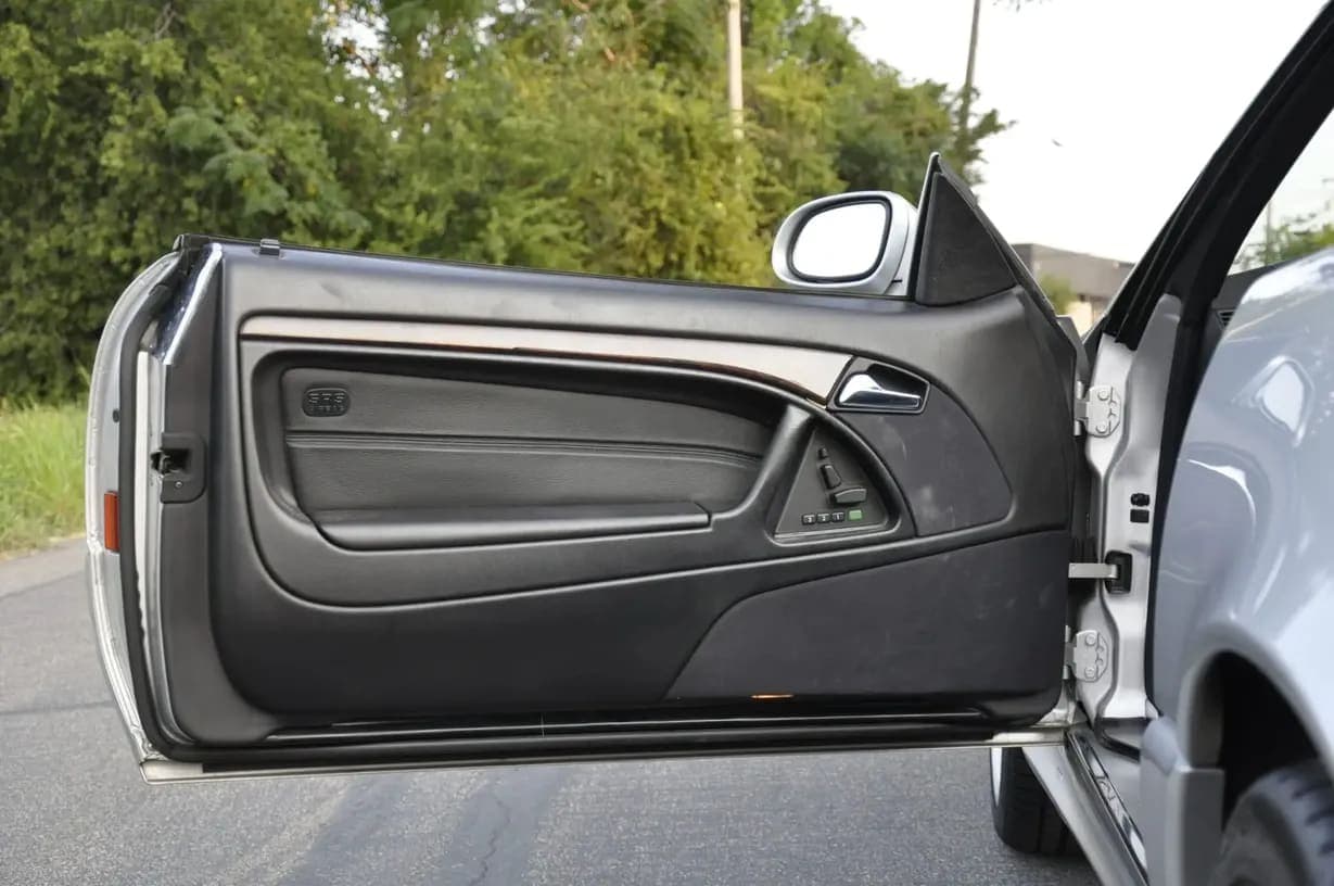 2001 Mercedes-Benz SL500, view