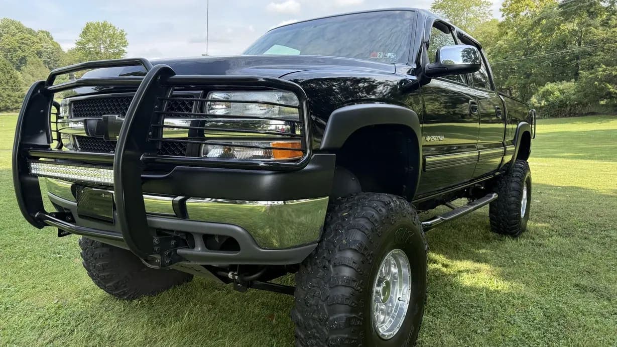 2002 Chevrolet Silverado 2500HD LS, view 1