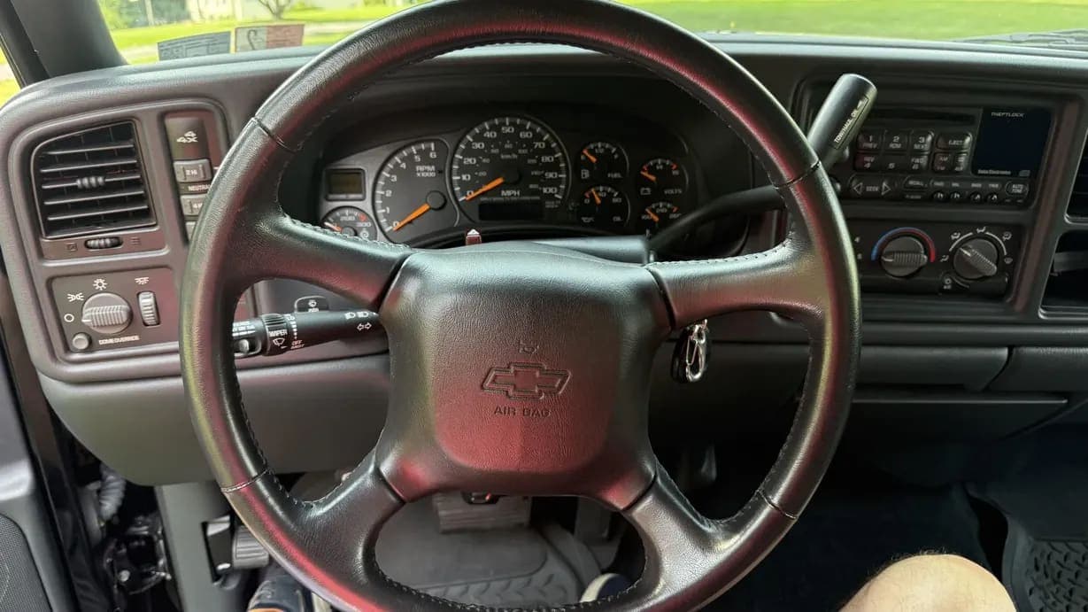2002 Chevrolet Silverado 2500HD LS, view