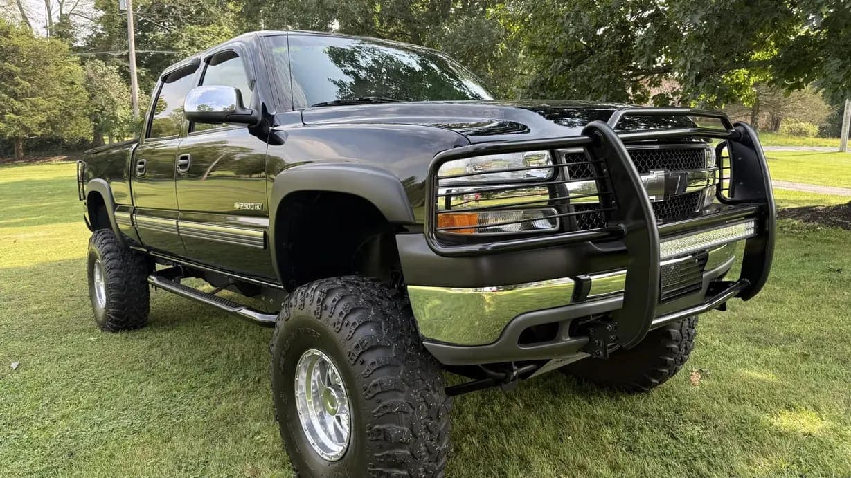 2002 Chevrolet Silverado 2500HD LS, view