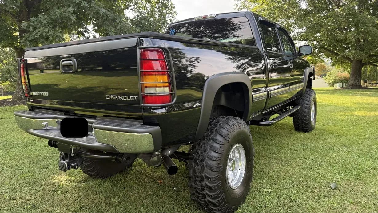 2002 Chevrolet Silverado 2500HD LS, view