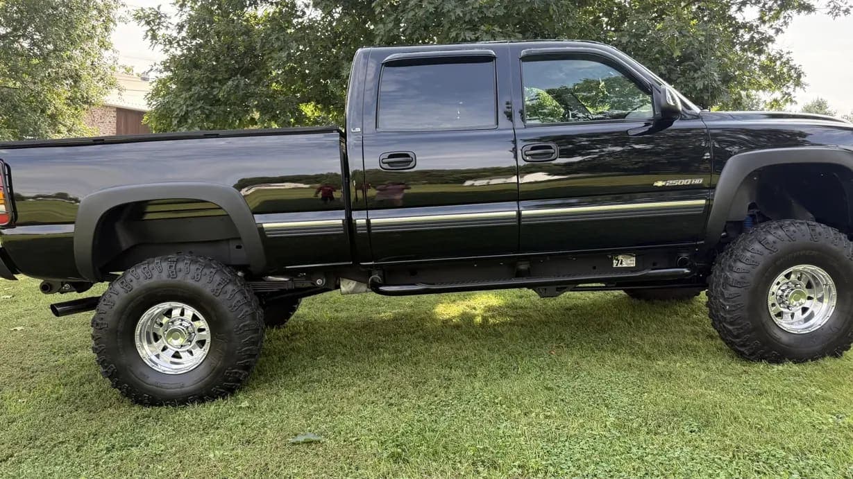 2002 Chevrolet Silverado 2500HD LS, view