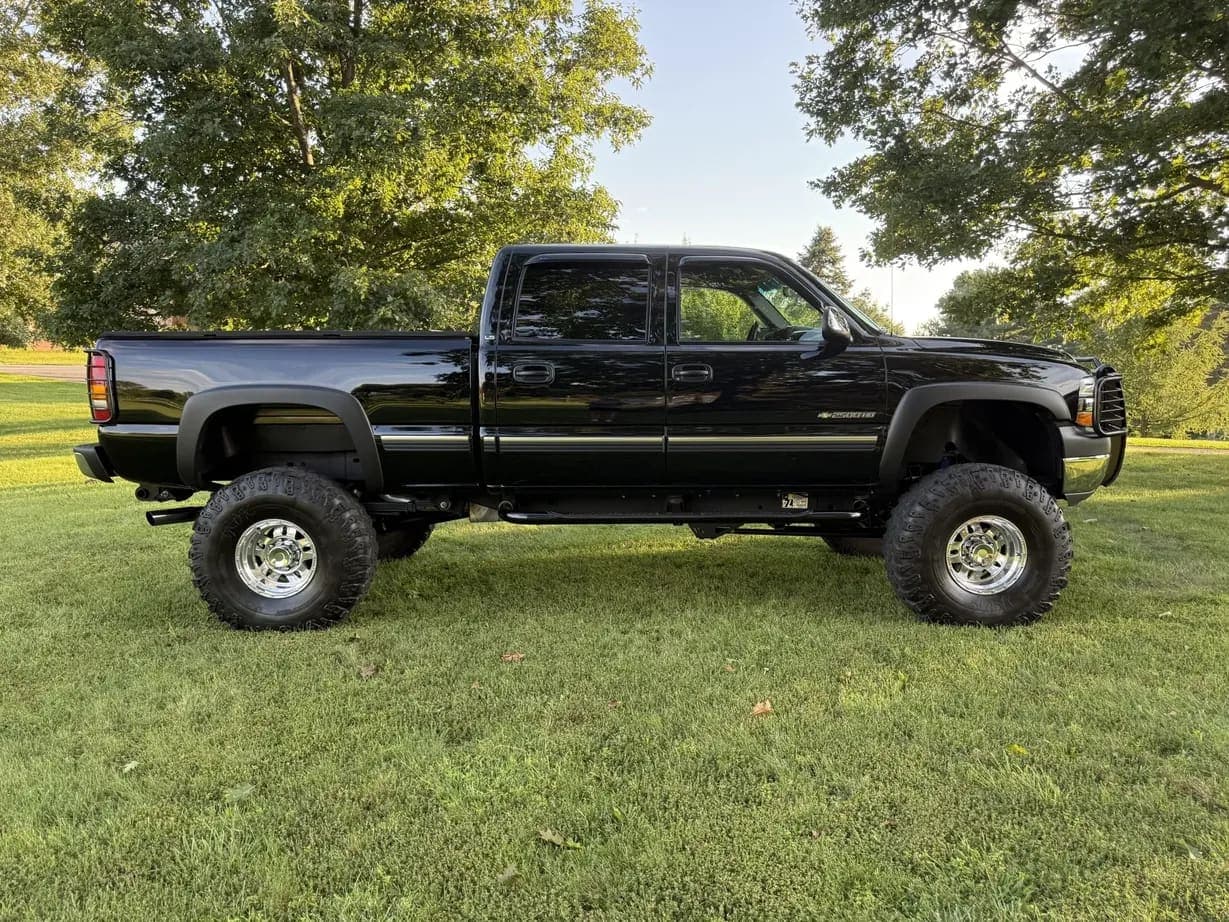 2002 Chevrolet Silverado 2500HD LS, view