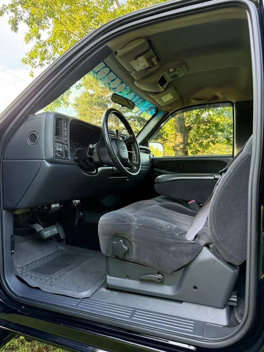 2002 Chevrolet Silverado 2500HD LS, view