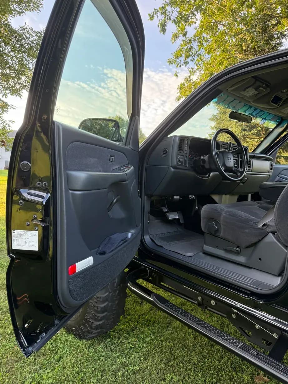2002 Chevrolet Silverado 2500HD LS, view