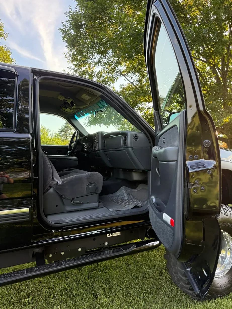 2002 Chevrolet Silverado 2500HD LS, view