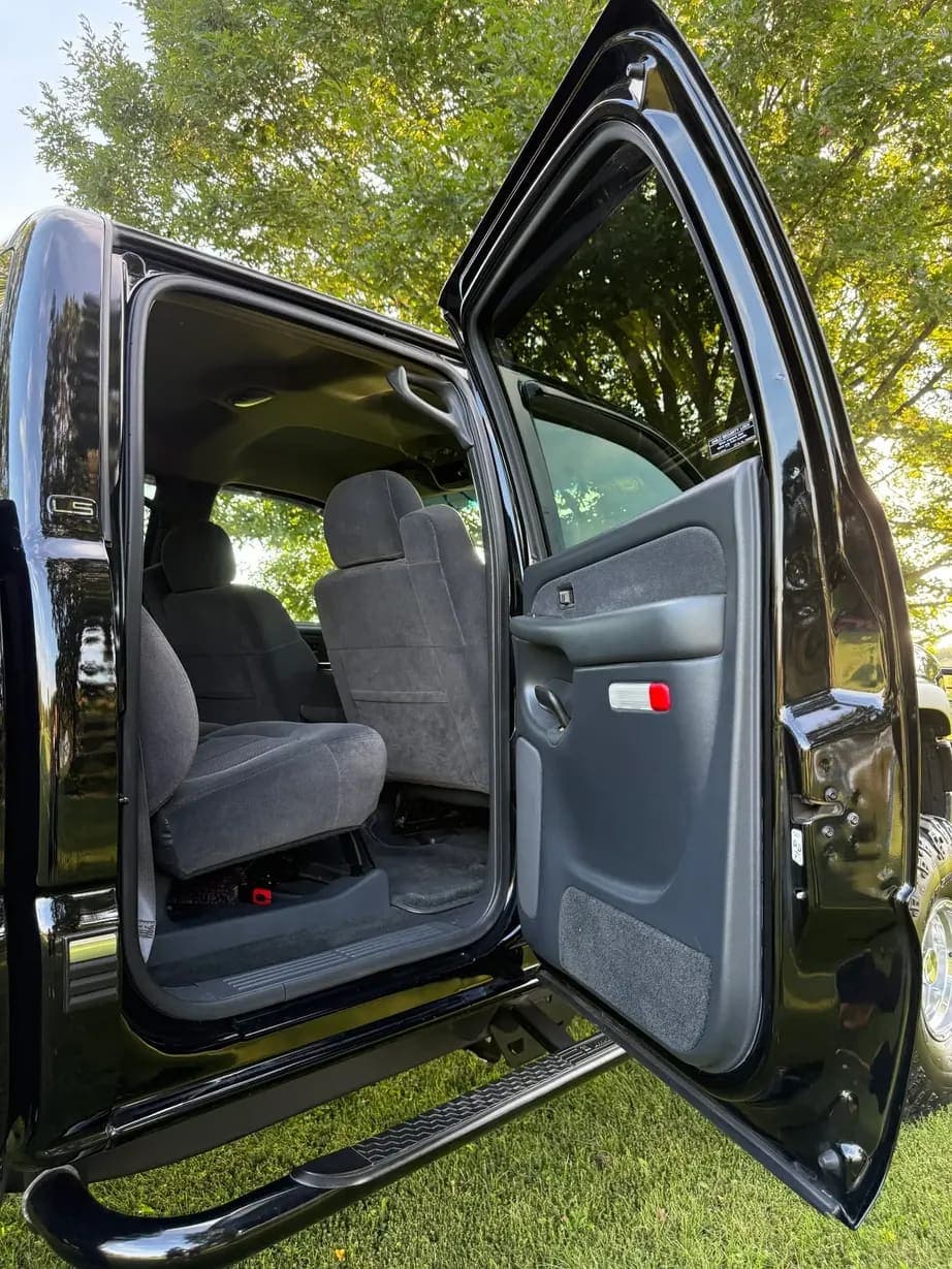 2002 Chevrolet Silverado 2500HD LS, view