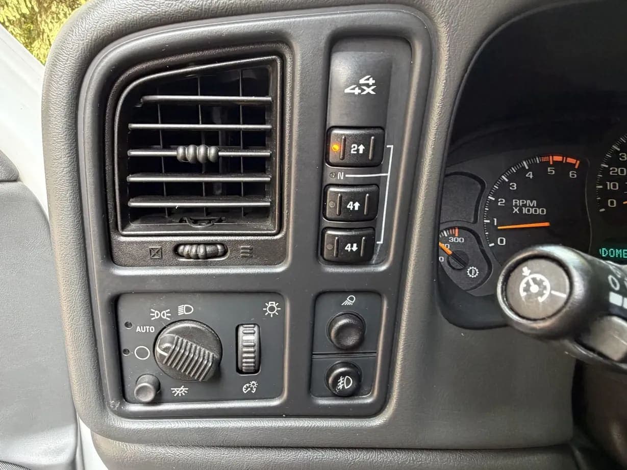 2003 Chevrolet Silverado 2500HD LS, view