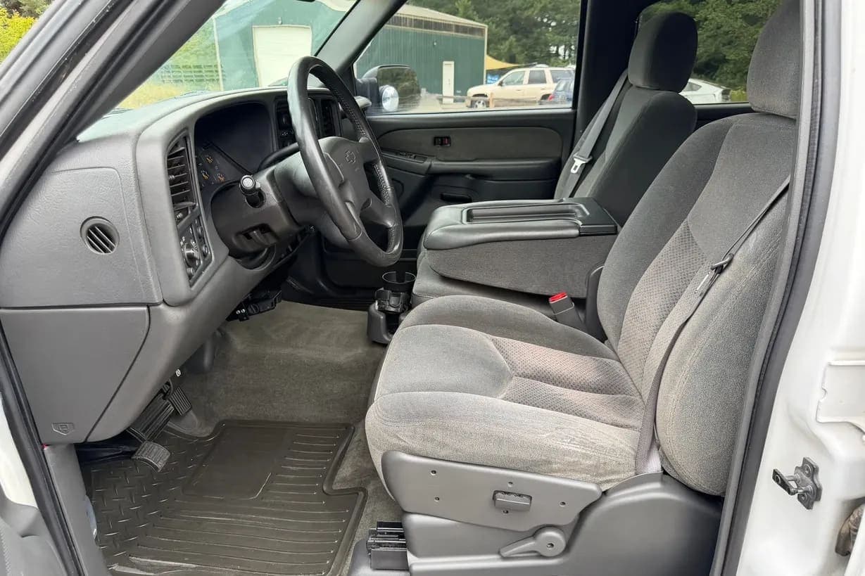 2003 Chevrolet Silverado 2500HD LS, view