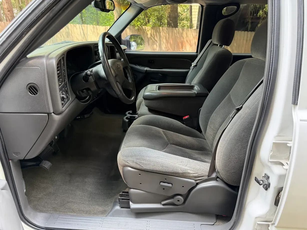 2003 Chevrolet Silverado 2500HD LS, view