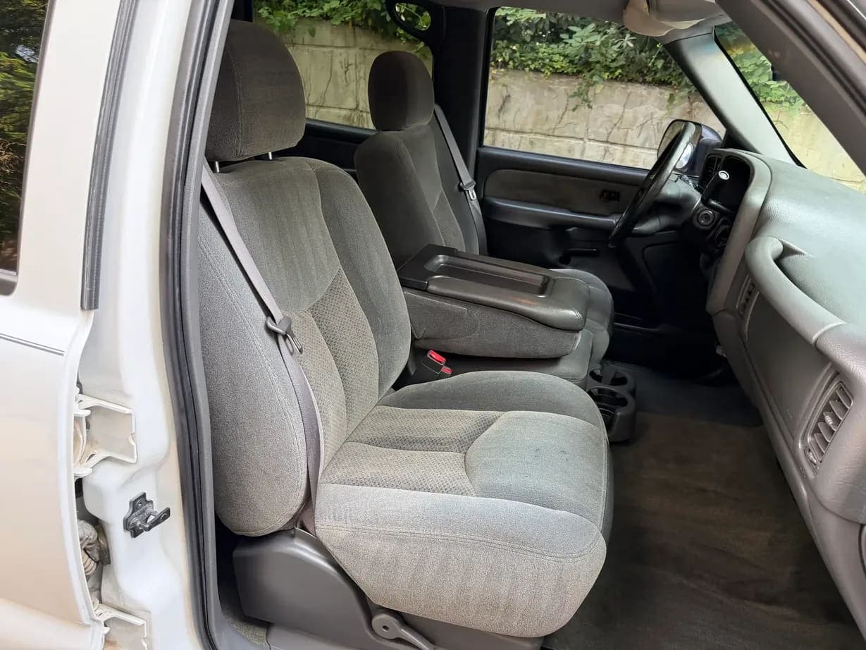 2003 Chevrolet Silverado 2500HD LS, view