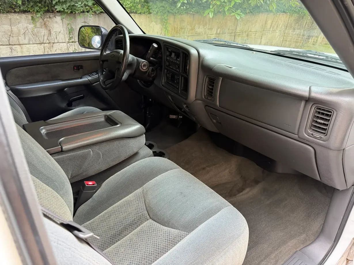 2003 Chevrolet Silverado 2500HD LS, view