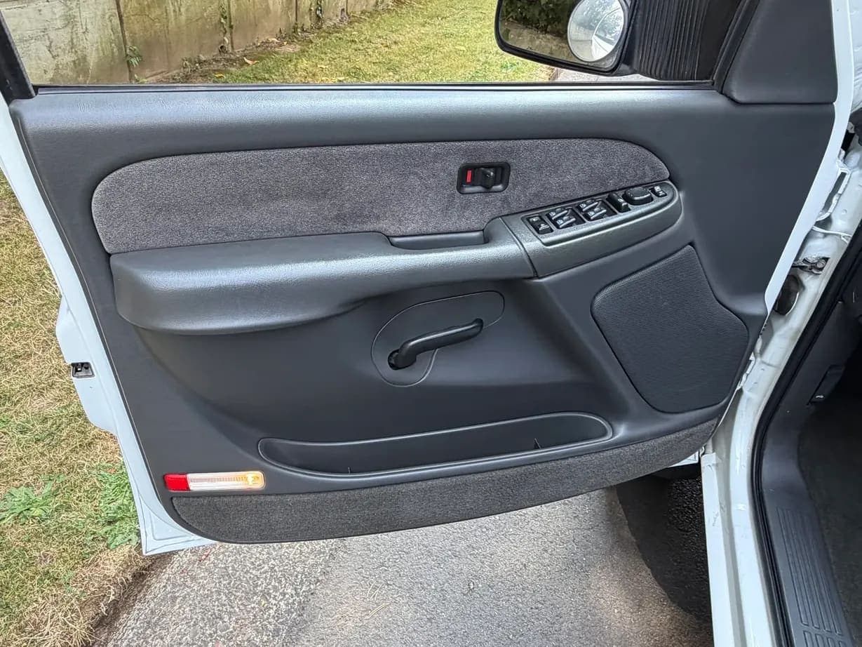 2003 Chevrolet Silverado 2500HD LS, view