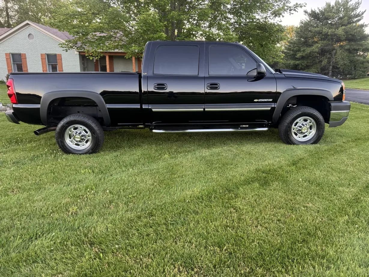 2003 Chevrolet Silverado 2500HD LT, view