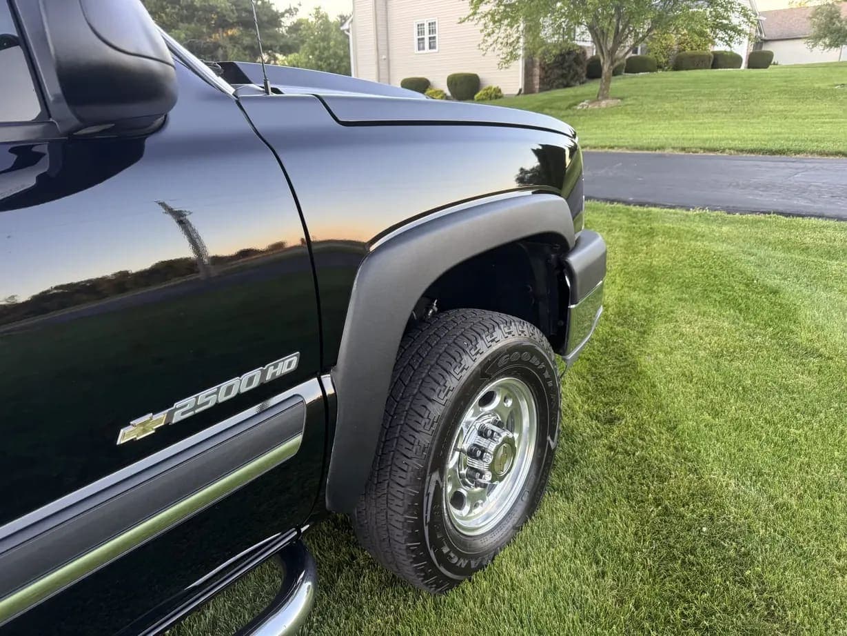 2003 Chevrolet Silverado 2500HD LT, view
