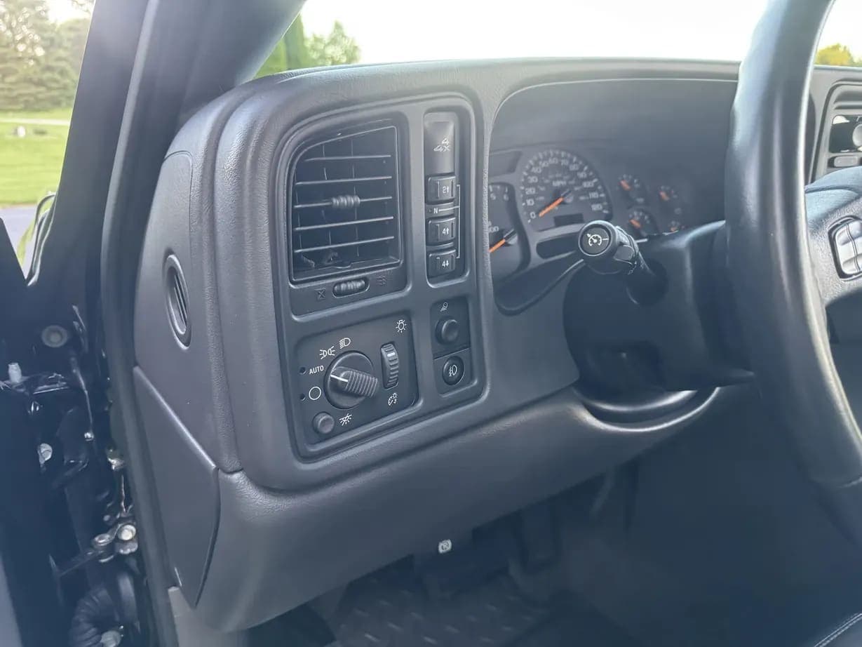 2003 Chevrolet Silverado 2500HD LT, view